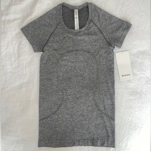 Lululemon Swiftly Tech Short Sleeve 2.0 brand new Size 4